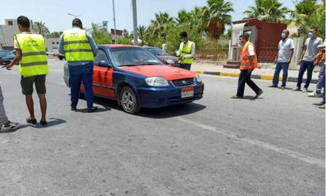 المصريين الأحرار يوزع الكمامات على المواطنين بالغردقة مجانا