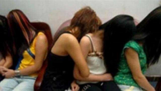 الساعة بتبدأ من 500 جنيه.. تفاصيل ضبط قوادة الدقي