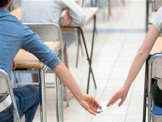 حكم تعاطف المراقب مع الطلبة والسماح لهم بالغش البسيط فى الامتحانات.. الإفتاء ترد