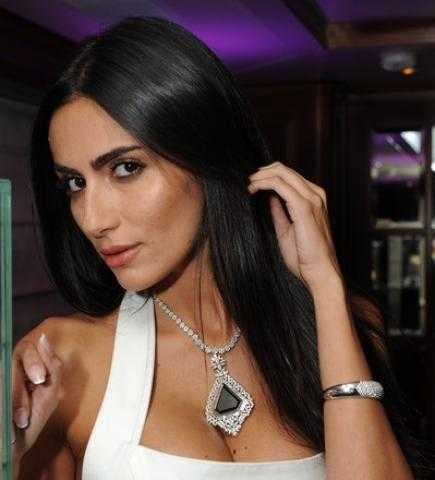 شاهد.. ديالا مكي تبهر متابعها بإطلالة جديدة