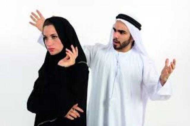 أمه تطلب منه تطليق زوجته.. فهل ذلك له علاقة بالبر؟