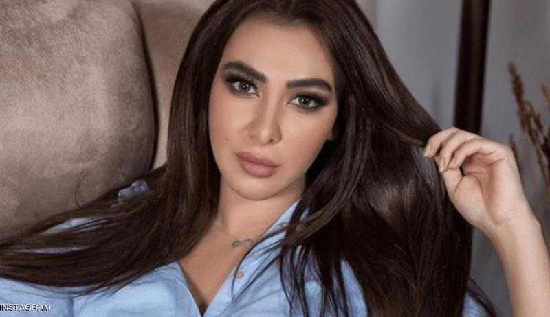 التاتو يغطي جسمها.. أجرأ إطلالات ميرهان حسين في العلمين