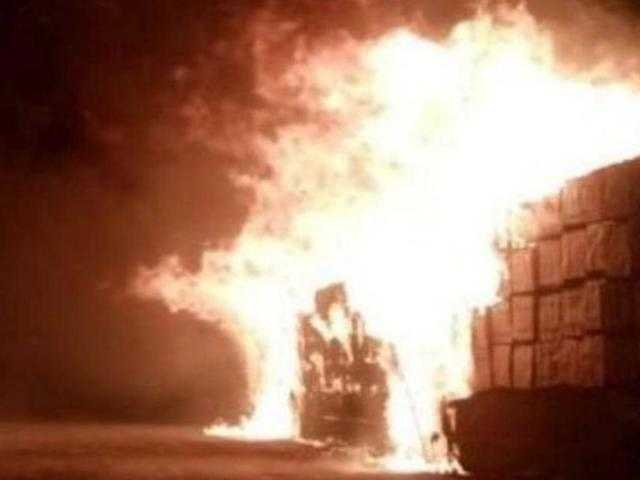 السيطرة على حريق داخل مخزن فى كرداسة دون إصابات