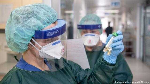 فرنسا تُوصي بجرعة ثالثة من لقاح كورونا لمن تجاوز الـ 65 عامًا