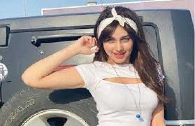 مطلقة.. مفاجأت في حياة منار سامي بطلة الرقص على ”تيك توك”