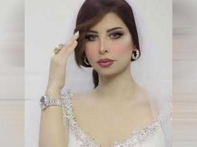 بجامبسوت أنيق.. شمس الكويتية تستعرض أنوثتها