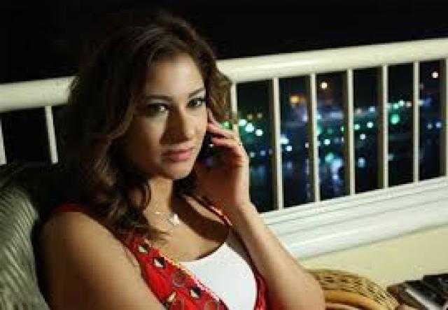 على طريقة رانيا يوسف.. شاهد إطلالة إنجي شرف