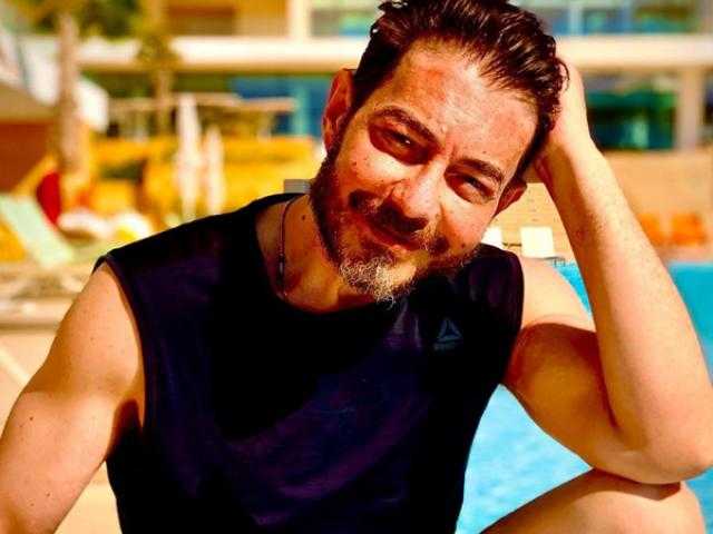 شاهد أحمد زاهر في كواليس زنزانة 7