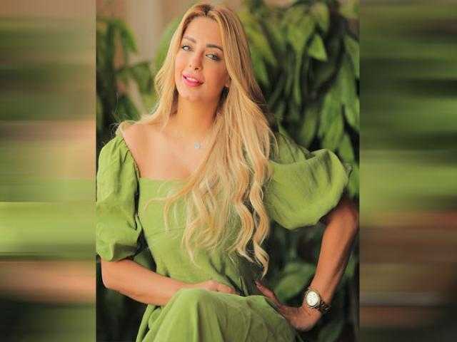 فيديو .. مى حلمى تدعم زوجها محمد رشاد