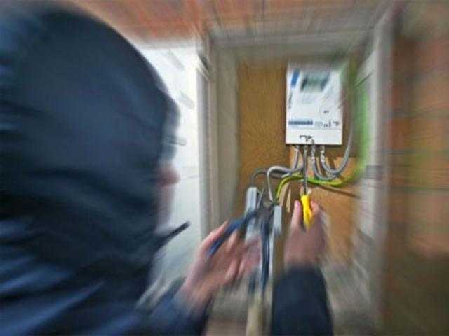 شرطة الكهرباء تضبط أكثر من 11 ألف قضية سرقة تيار في يوم واحد