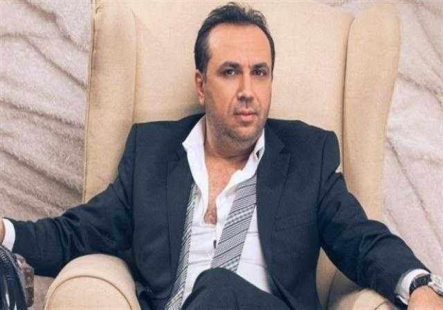 مصمم الأزياء بهيج حسين يبكي على الهواء بسبب رجاء الجداوي.. فيديو