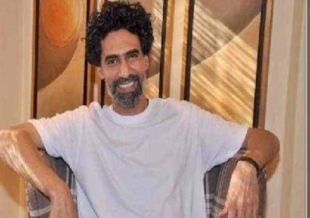 محمد علاء ينشر صورة من كواليس فيلمه الجديد ”قمر 14”