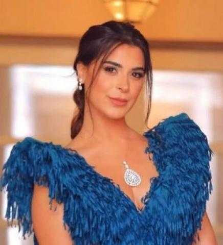 بـملابس البحر.. نورهان منصور تمارس اليوجا على الشاطئ