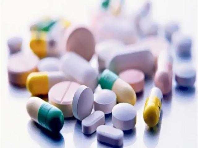 التحقيق مع صيدلي متهم بحيازة أقراص دواء محظور تداولها بالجيزة