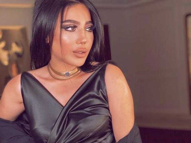دينا راغب تتصدر غلاف مجلة Elle بهذه الإطلالة
