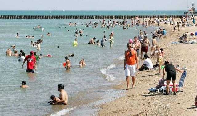 احتلفوا على شواطئ بحيرة ميشيجان فأصابهم وباء كورونا
