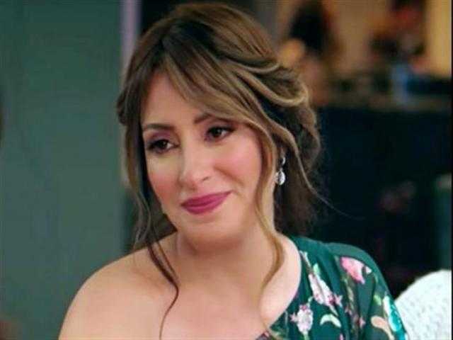 نرمين الفقي تتألق بإطلالة كلاسيكية من دون مكياج