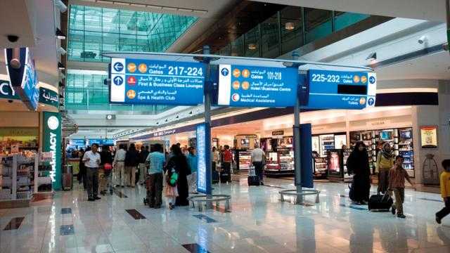 الإمارات تلزم المقيمين العائدين من الخارج بفحص كورونا في مراكز معتمدة
