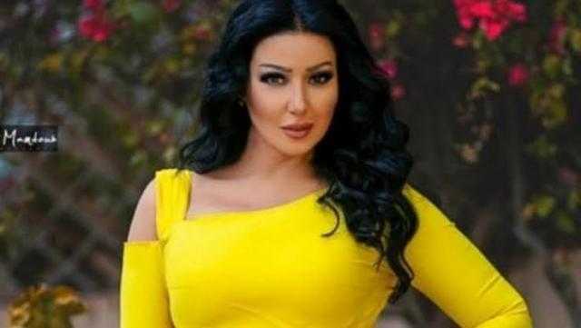 سمية الخشاب تستعرض أنوثتها بهذه الإطلالة