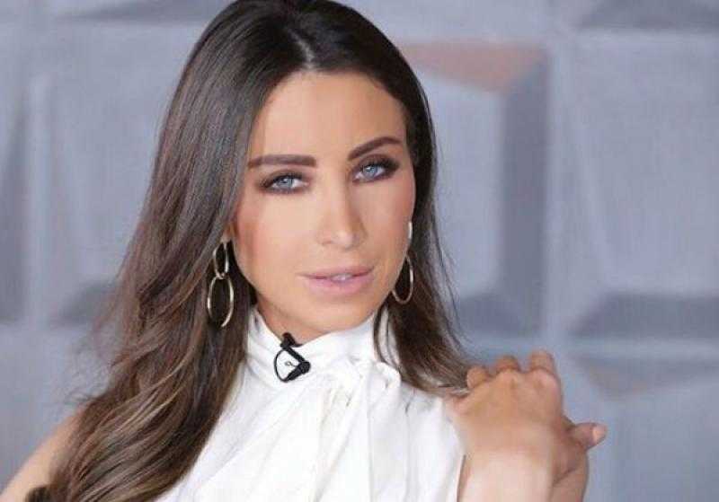 أنابيلا هلال تسيء ارتداء الجينز لهذا السبب