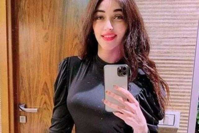 ترحيل منار سامى لإنهاء إجراءات إخلاء سبيلها