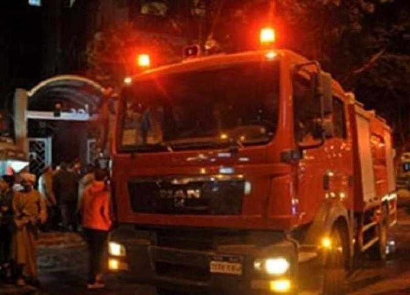 الدفع بـ6 سيارات إطفاء للسيطرة على حريق بعدد من المنازل والأحواش بسوهاج