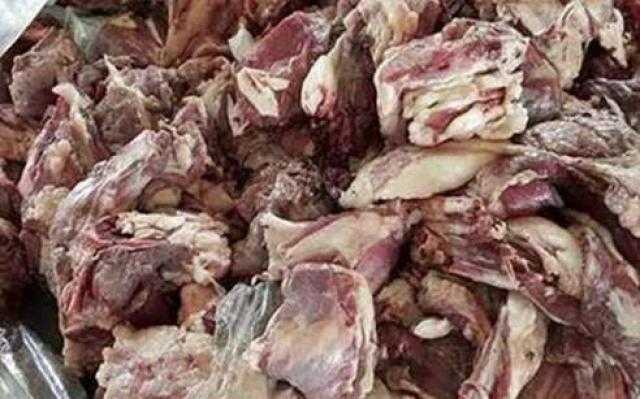 حبس مدير شركة لحيازته 9 أطنان لحوم فاسدة بالوايلى