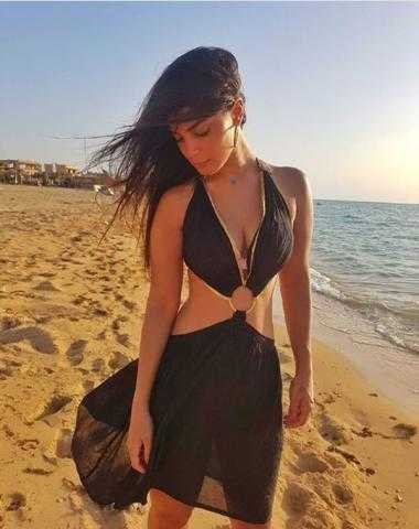 رانيا منصور تبهر جمهورها بصورة لها