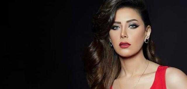 بهوت شورت جلد.. هبة عبد العزيز تستعرض أنوثتها في أحدث ظهور