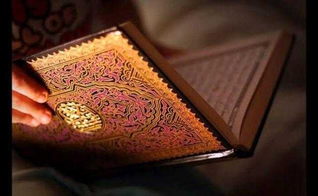هل يجوز قراءة القرآن بالشورت؟.. الإفتاء ترد