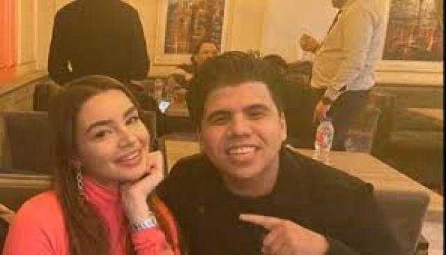 عمر كمال يشعل إنستجرام بصورة ورسالة رومانسية مع جوهرة
