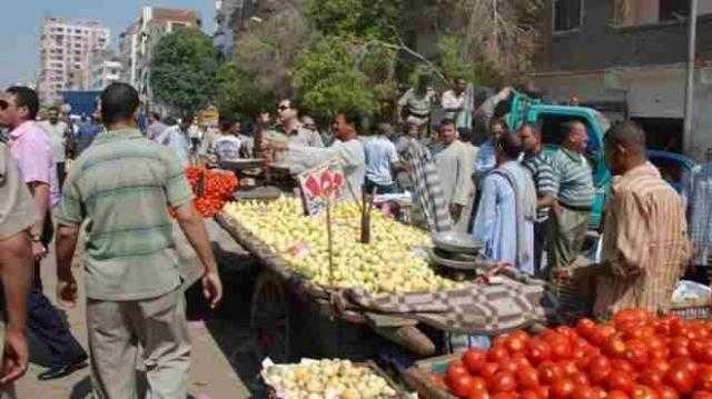 سكان الإسكان الاجتماعى بالعاشر من رمضان يستغيثون من انتشار الباعة الجائلين