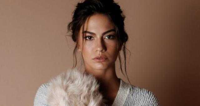بفستان أسود جذاب.. ديميت أوزديمير تخطف الأنظار عبر إنستجرام