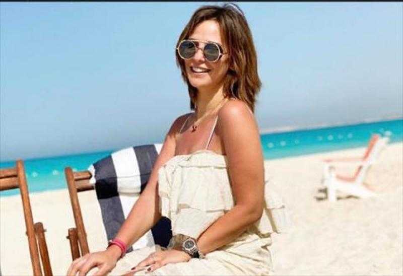 إيمان العاصي تخطف الأنظار من أمام الأهرامات| شاهد