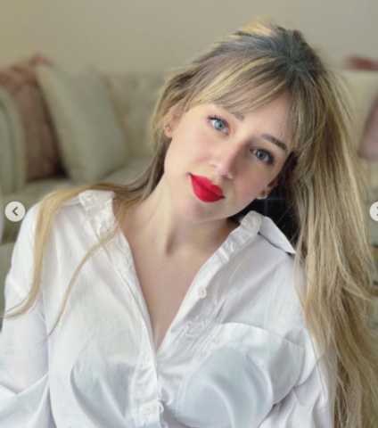 فرح الزاهد تهوس رواد السوشيال بأحمر الشفاه