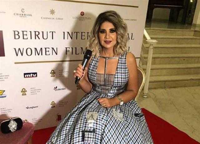 بفستان مبهج.. زوجة حسين فهمي تخطف الأنظار في خطوبة ابنة مدحت العدل