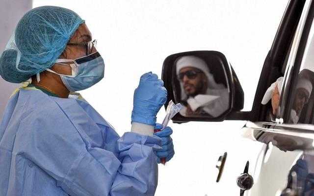 الإمارات تسجل 3 وفيات و390 إصابة جديدة بفيروس كورونا