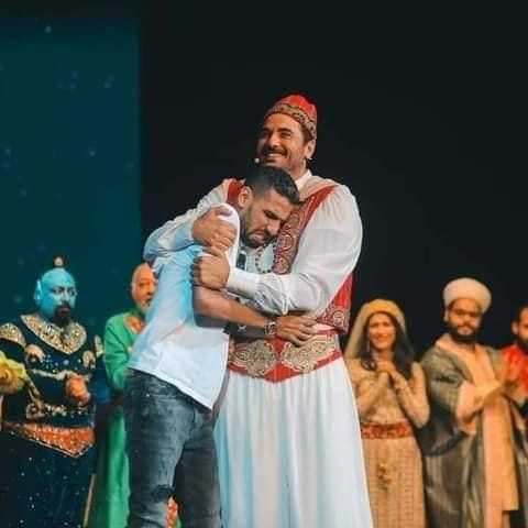 مجدي الهواري: أحمد عز صاحب فكرة تكريم مؤمن زكريا على مسرح علاء الدين.. فيديو