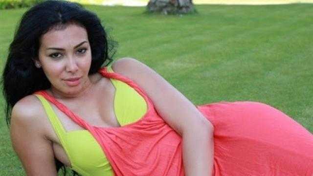 بإطلالة جريئة وتاتو.. ميرهان حسين تنشر صور لها داخل حمام السباحة