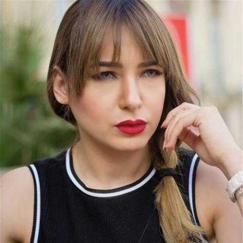 بإطلالة كاجوال.. ساندي علي تتألق في أحدث ظهور لها