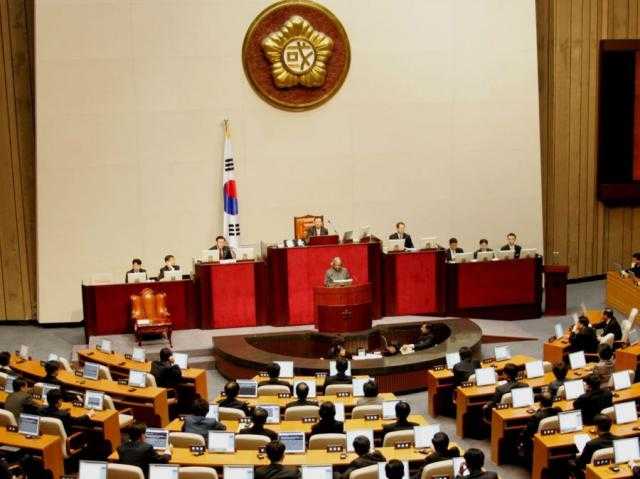 فيروس كورونا يغلق برلمان كوريا الجنوبية.. وتفشي خطير للمرض
