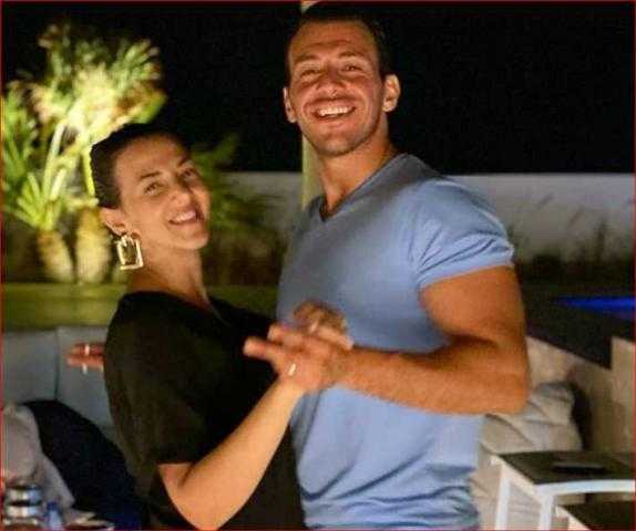 بالأشعار والقصائد.. رامى رضوان يتغزل فى دنيا سمير غانم