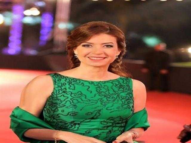بعد انقلاب السيارة بها.. الجمهور يبحث عن منال سلامة