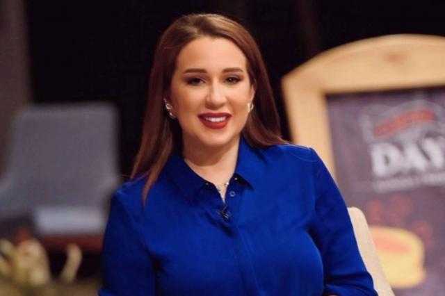 بـ بنطلون غريب.. أسما شريف منير تخطف الأنظار في أحدث ظهور لها
