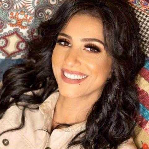حنان مطاوع ترفع شعار ”الانطلاق” بالكيرلي المنفوش في عيد ميلادها