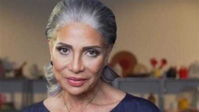 سوسن بدر تتلقى الجرعة الثانية من لقاح كورونا