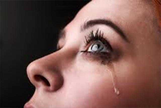 أمام القبر .. زوجة تكتشف خيانة زوجها بعد وفاته بأسبوع