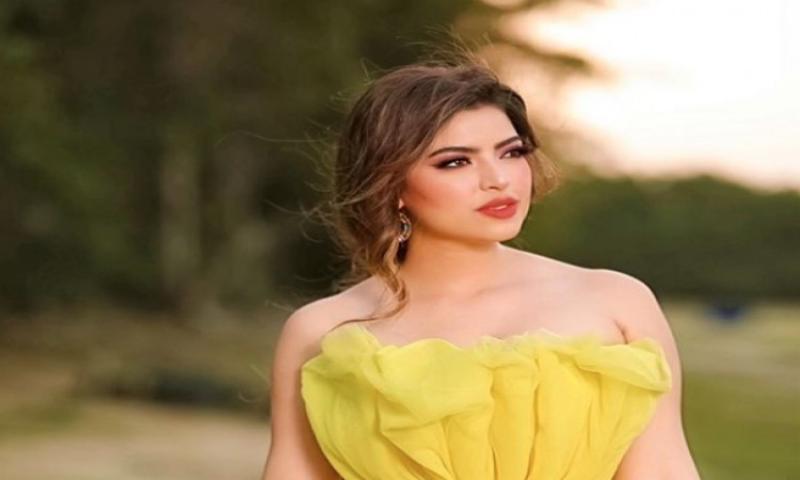 ميرنا جميل تستعرض جمالها بالمينت جرين