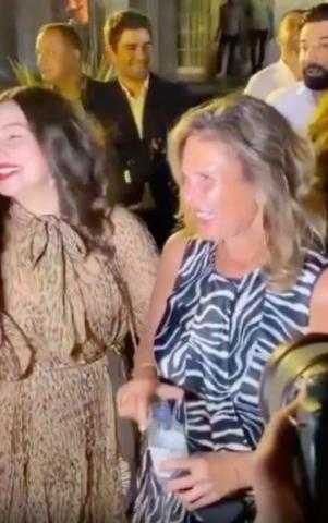 يسرا ترقص مع نجوم ”خيانة عهد” على أنغام ”3 دقات” فى الساحل الشمالى.. فيديو