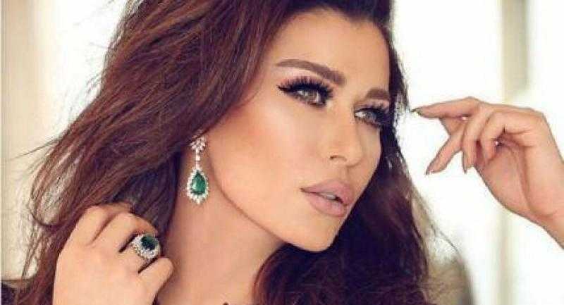 نادين الراسي تستعرض جمالها بإطلالة شتوية جذابة
